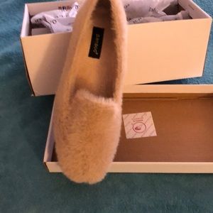 These beautiful flat were used once. In good condition.